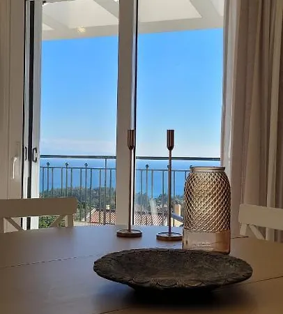 Evangelia's - 3 Bedroom Sea View *