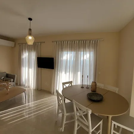Evangelia's - 3 Bedroom Sea View *