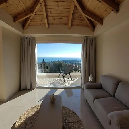 Evangelia's - 3 Bedroom Sea View *